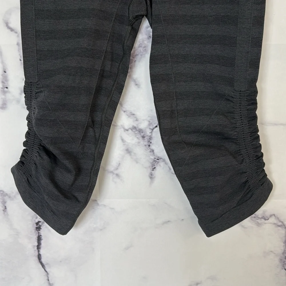 LULULEMON In The Flow Crop Stripe Black Size 8